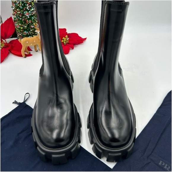 Prada monolith brushed leather
Chelsea boots size 9, made in Italy - Picture 3 of 9
